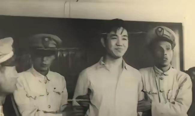 2001年，一位在上海市档案馆查资料的市方志办的女同志突然嚎啕大哭，吓坏了一众工