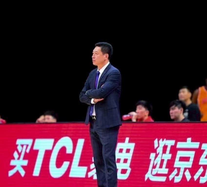 山西可真是糊涂啊！上赛季挤进四强就开始卸磨杀驴了，与名师李春江指导直接终止合作，