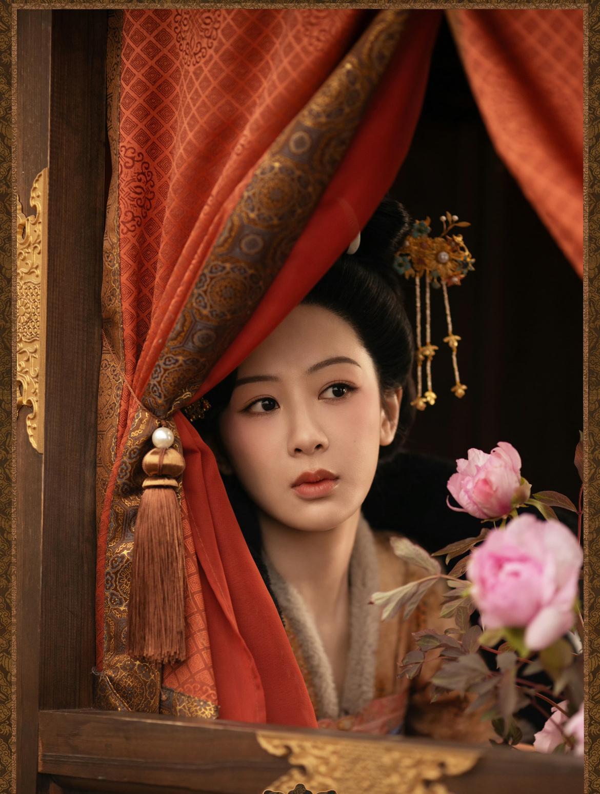 看得出杨紫是在成长的，尤其在感情戏里的处理。《亲爱的，热爱的》是天真善良的角色