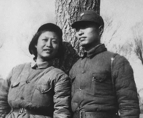 副军长丈夫牺牲后，李又兰改嫁张爱萍将军，生下三个儿子都是牛人。1941年初春