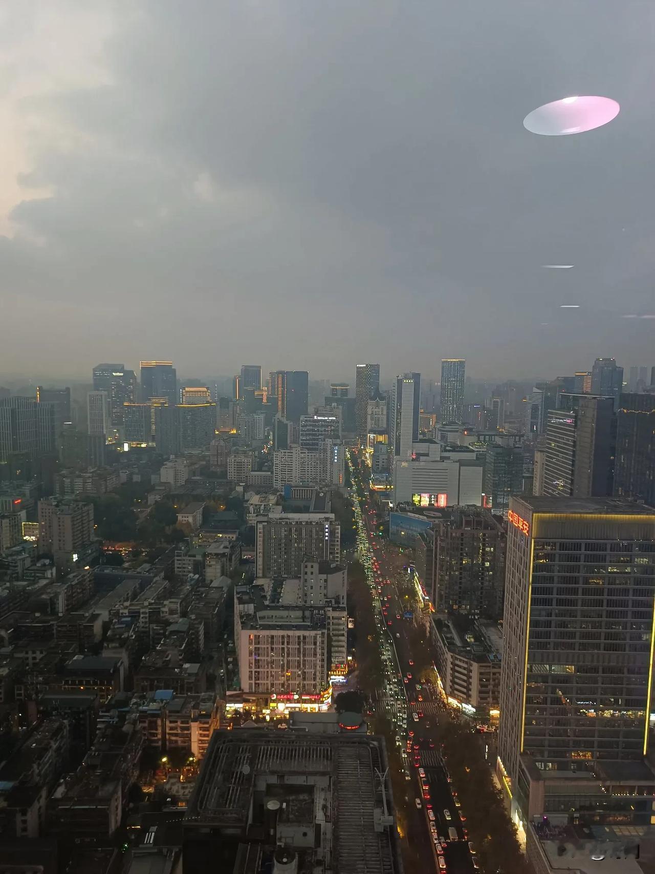 忙完一天，下班，周末愉快！