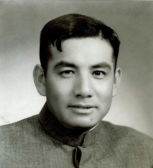 张灵甫孟良崮战死后，粟裕为何执意厚葬，还让他身穿解放军军装入殓？1947年