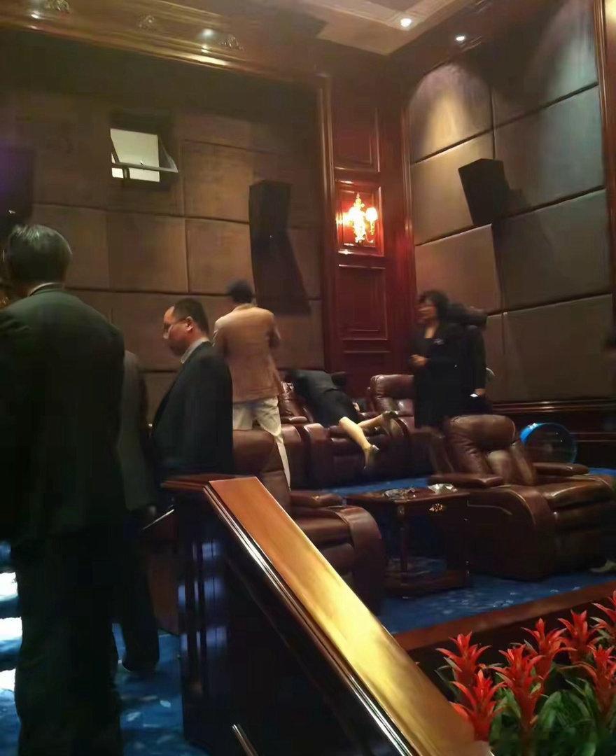 许老板确实太会来事了，哪个干部经得住这样的考验🤪深圳某装饰公司老总，曾获邀参观