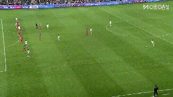 没越位！王霜2-1反超朝鲜队的进球裁判吹罚越位，VAR介入改判有效。咱们疑似越