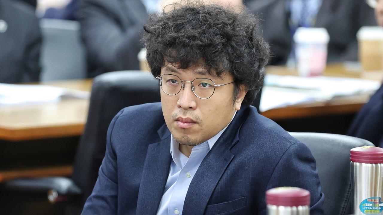 央视发布起底沈伯洋的纪录片，沈伯洋观看后矢口否认，妄言里面的内容充满谣言。大