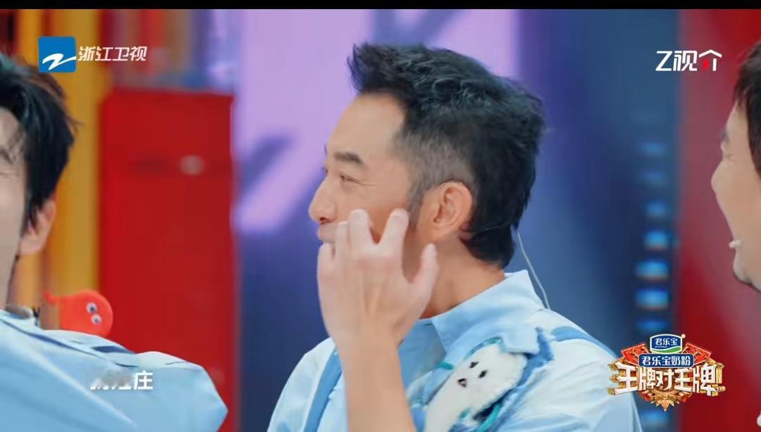 刷到王牌最新片段笑不活了！闫妮一上来就“微醺”式开口：“我忽然忘了你姓啥”，关晓