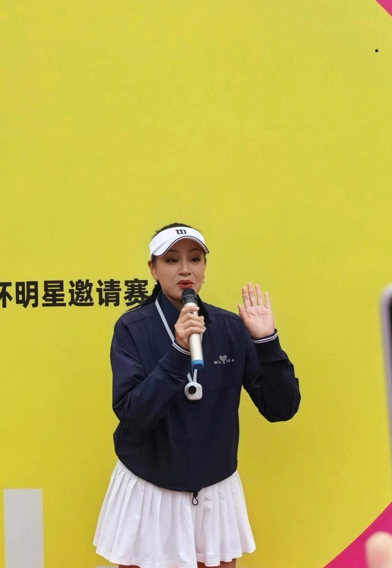 完全没料到瞿颖竟然玩得这么大！今天本来是刷到一条八卦，说毛宁和亚宁这对“老嫂