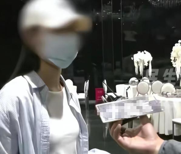 花四万办婚礼，新娘换个衣服的功夫，宾客全跑光了河南信阳固始，刘女士花了435
