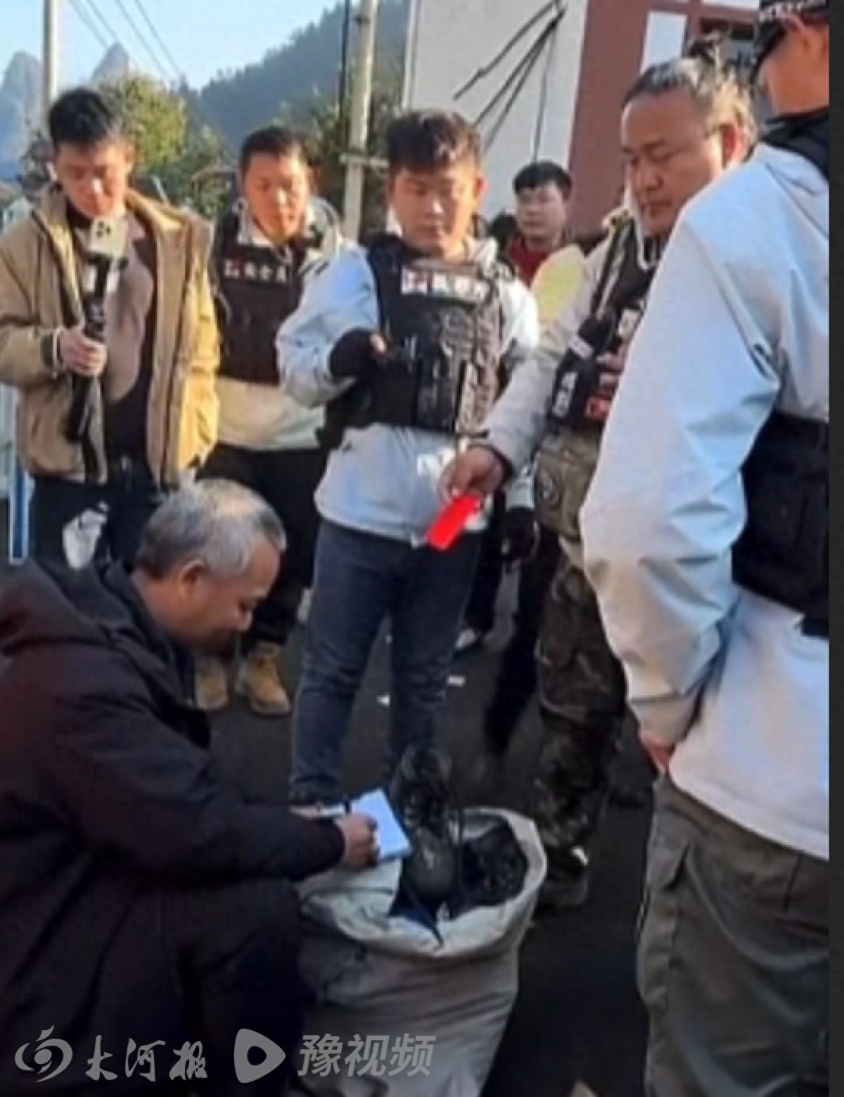 这波操作真的让人看不懂！“荒野求生”总决赛首日，14位闯过半决赛的狠人正要冲刺