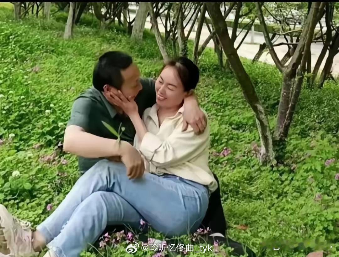 这个年纪的人，还这么恩爱，说是两口子我还真不信？