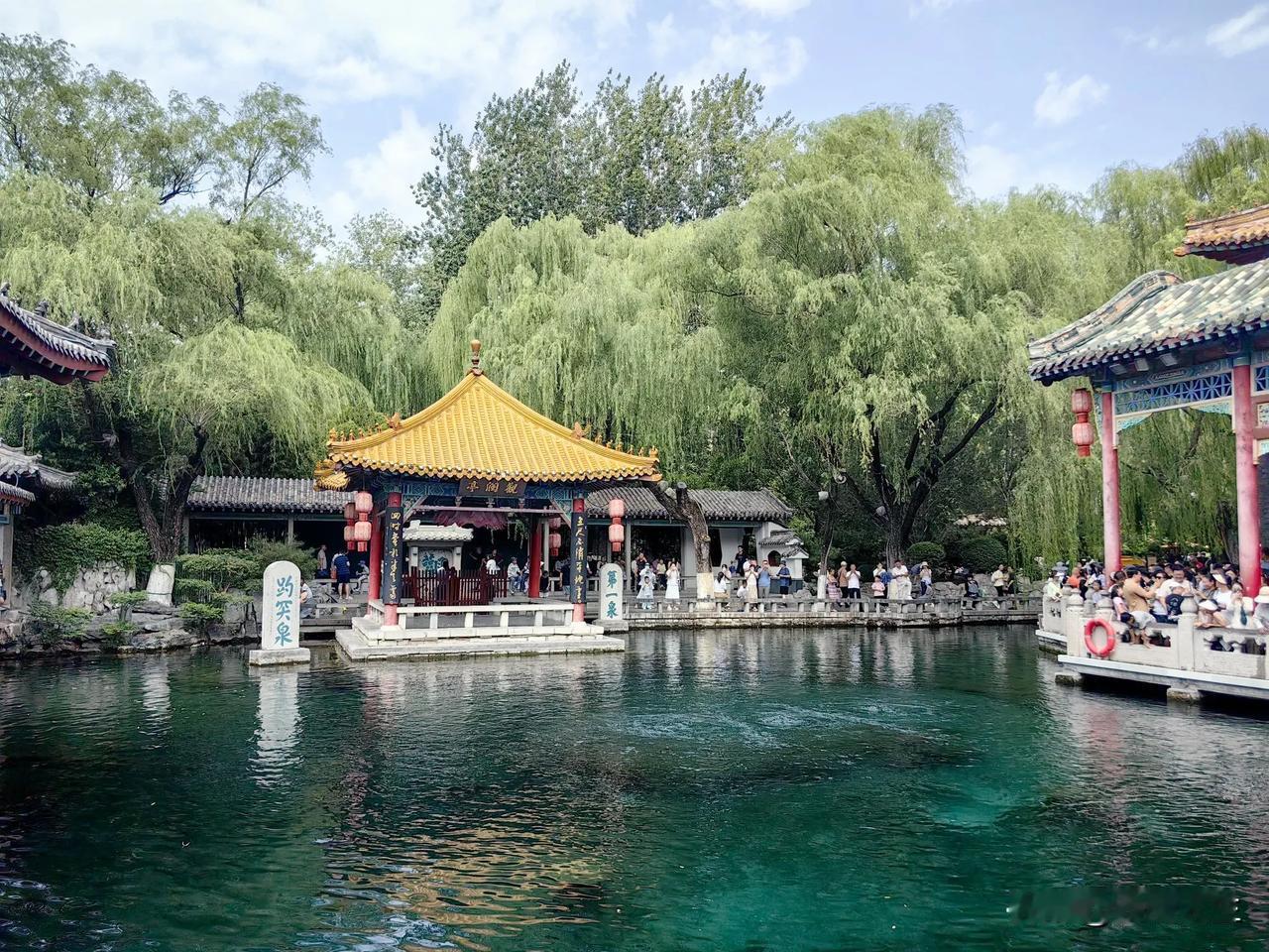 济南三大名胜，两大夜市，两大市场，一个特色名吃全去过、吃过才算真正去过济南市。
