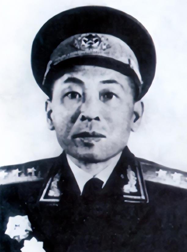 1985年，开国上将叶飞在病榻上听闻小女儿叶之枫因泄露国家机密被捕，沉默良久后，