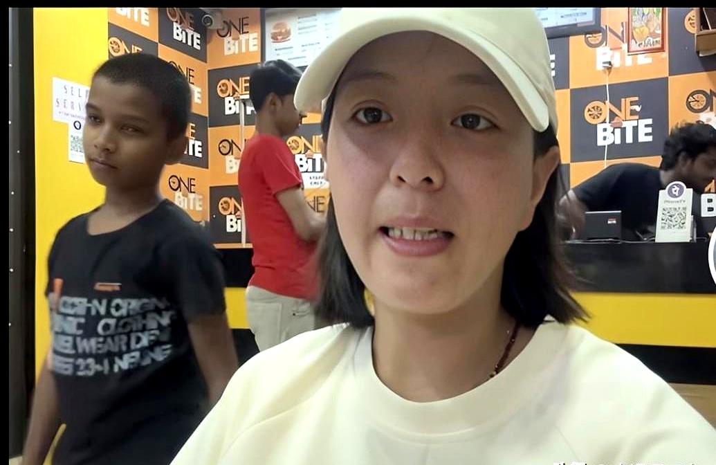 花自己的钱去贴心贴意讨好国外婆家，结果人家小孩看你的眼神像在看“冤大头”，这图啥