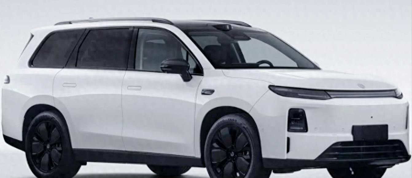 15万的车，给你配激光雷达，还让你自己选要不要——两年前想都不敢想。