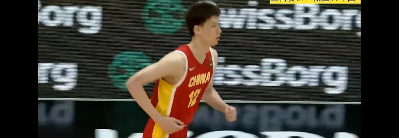 中国男篮的身体条件并不差。缺的是技术和战术。这是我看了中国男篮u19两场比赛，最
