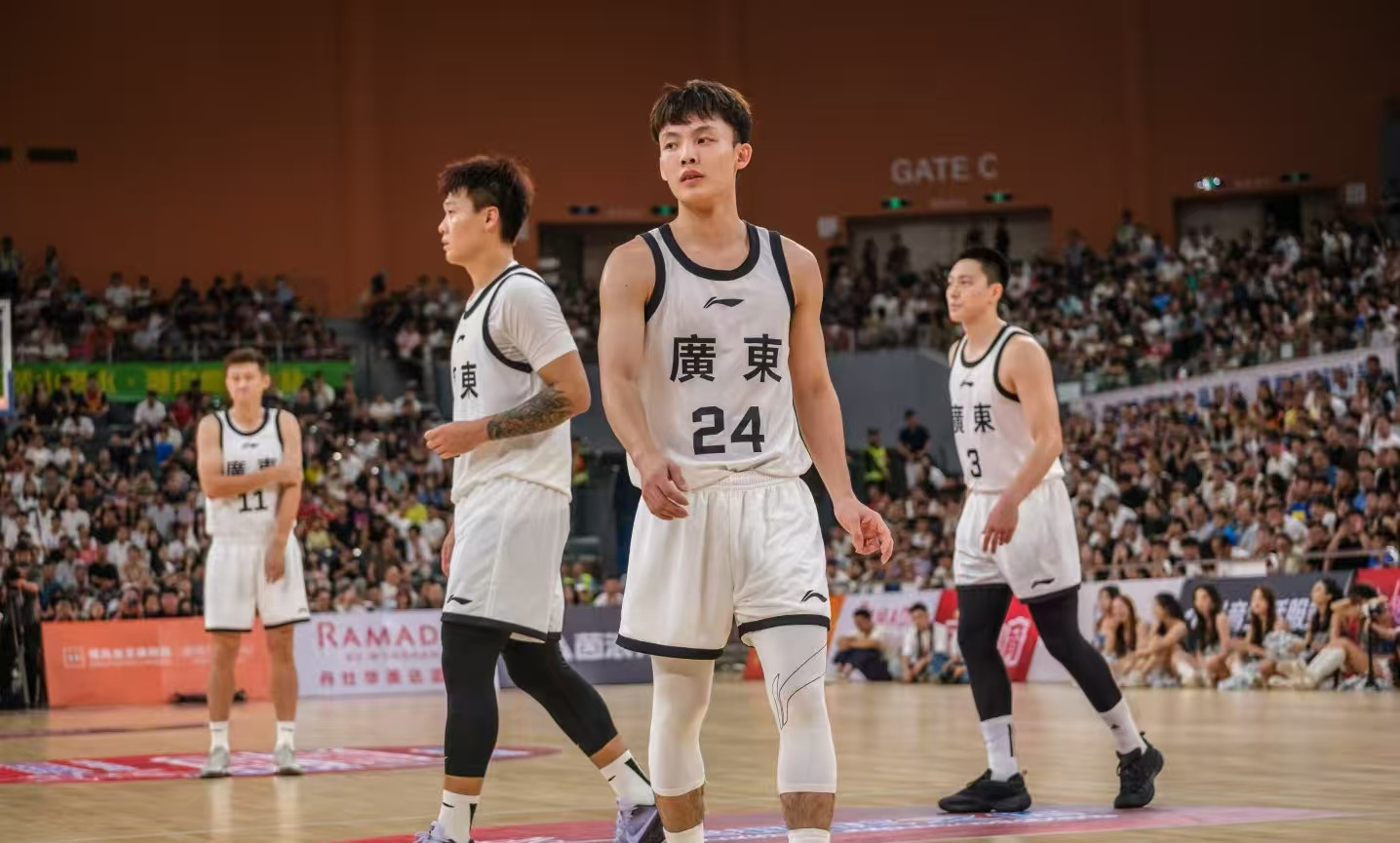 徐杰彻底告别国家队，全运表现也没打动老叔，昨晚黑白矮最后一舞