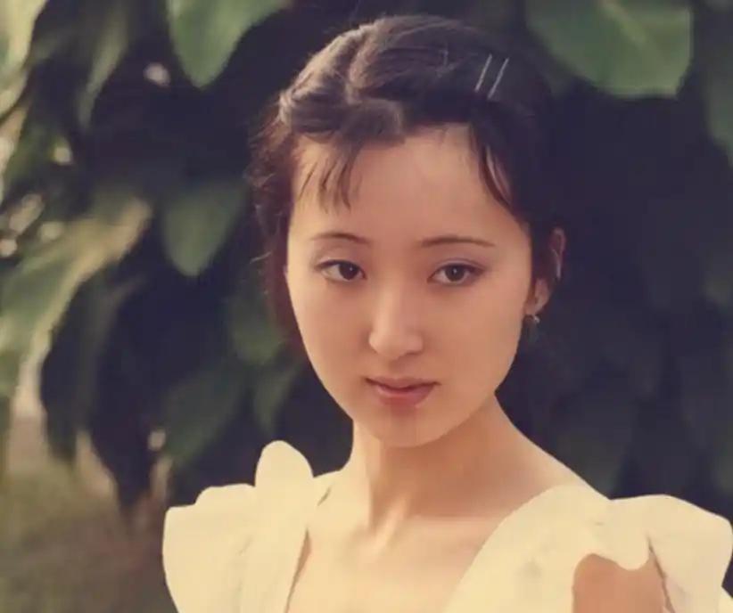 2007年，病入膏肓的陈晓旭突然给前夫毕彦君打电话，她哽咽说：“想见你一面！”然