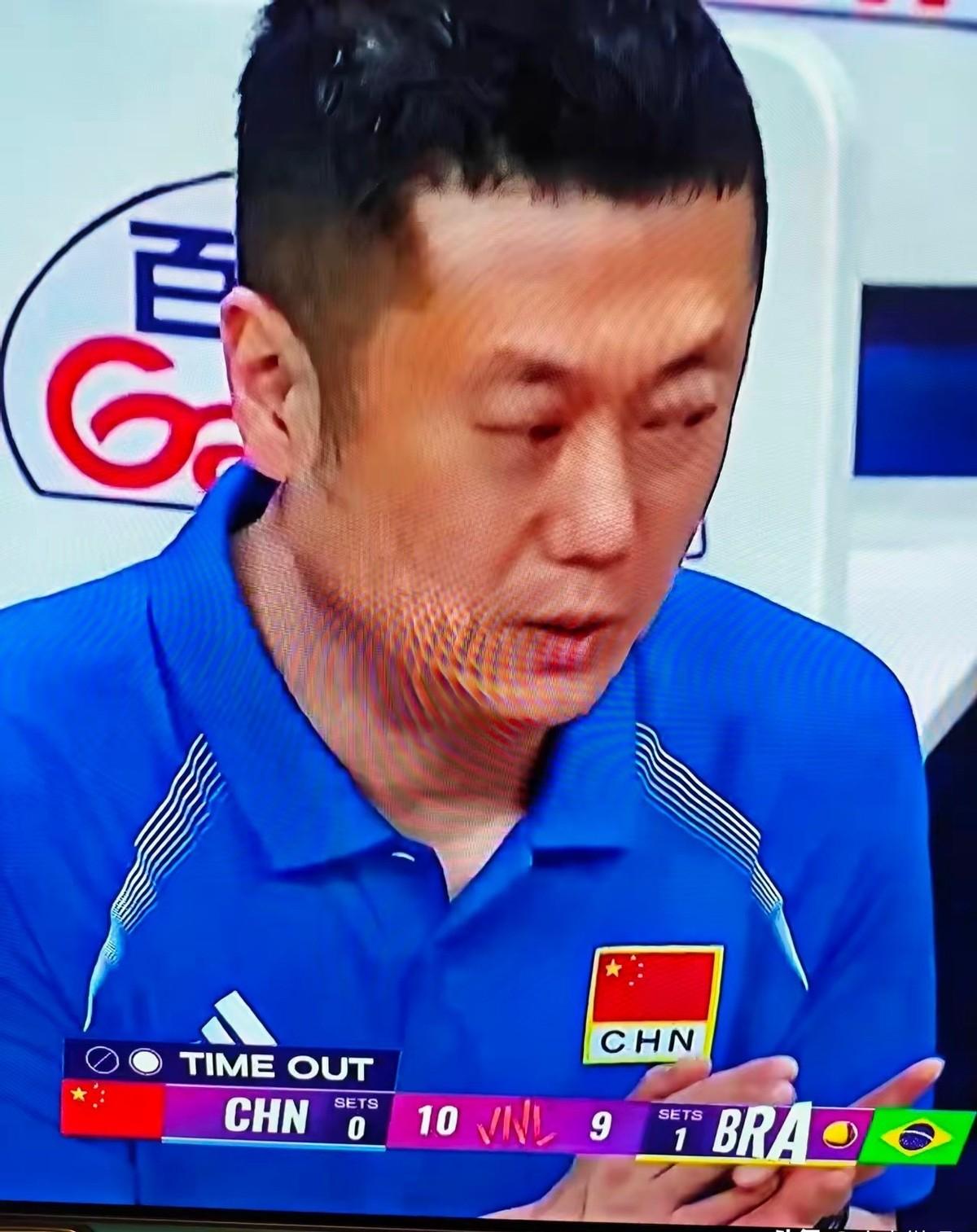 草台班子，15比2，谁留的底牌？中国女排二队3比0赢了日本，赛前谁也没想到。这