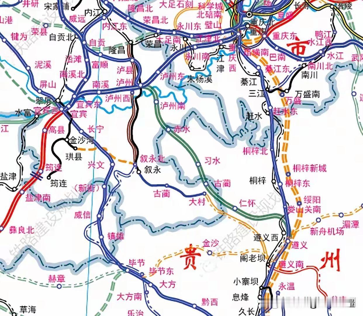 泸遵高铁是川黔两省的事，和重庆没有一毛钱的关系，泸遵这一段并不借道渝贵高铁。但如