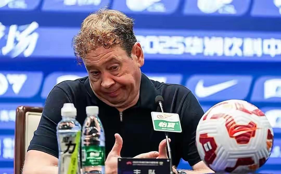 袁甲：真不理解上海申花队的引援！知名足球解说袁甲与球迷聊中超引援，当谈到上海申