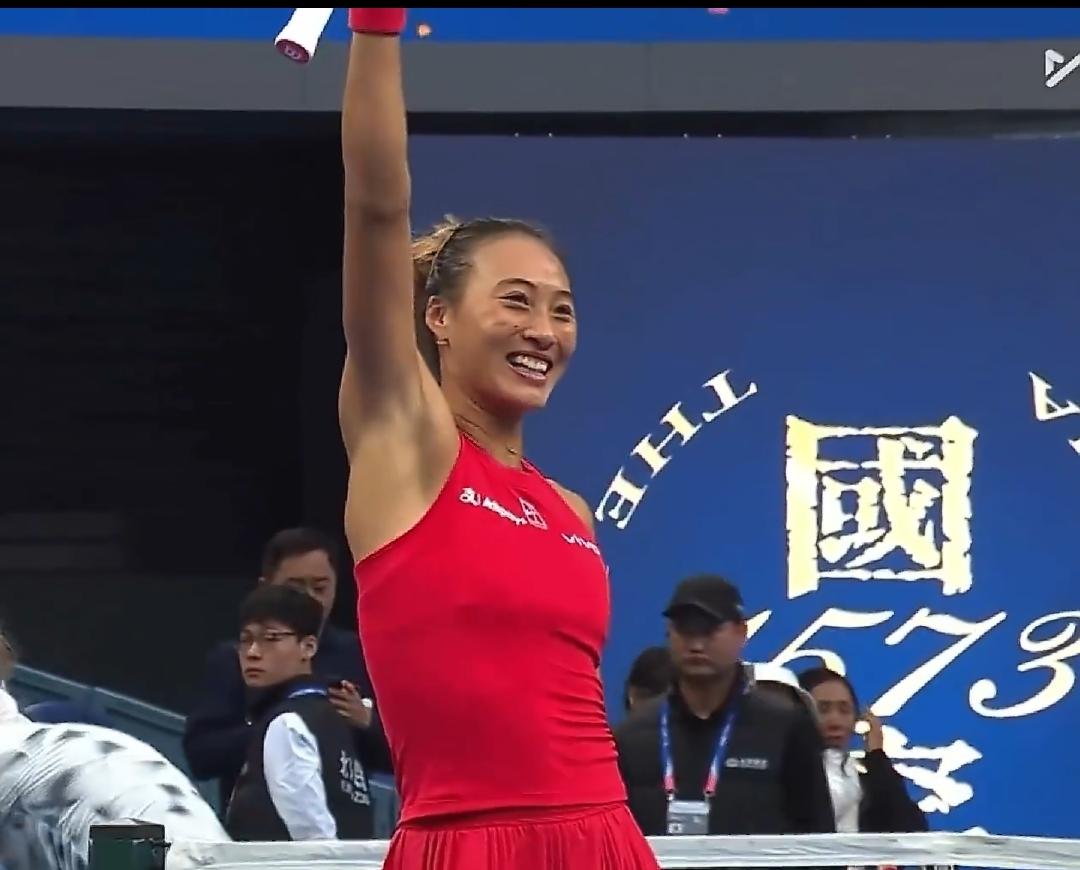 越打越顺，2:0超级强势！这水平打谁都没问题，火力很猛昨梅尔滕斯2:0斯瓦泰