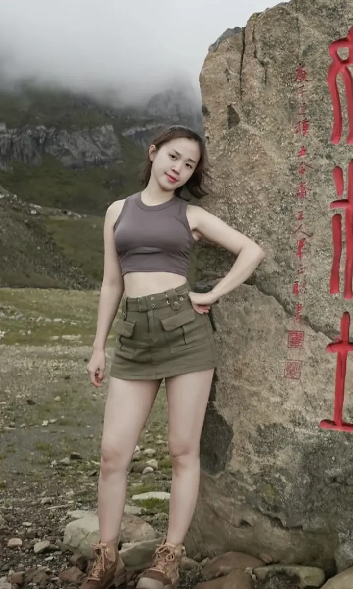 户外徒步鞋 徒步穿搭 山系女孩 山景穿搭 爬山ootd
