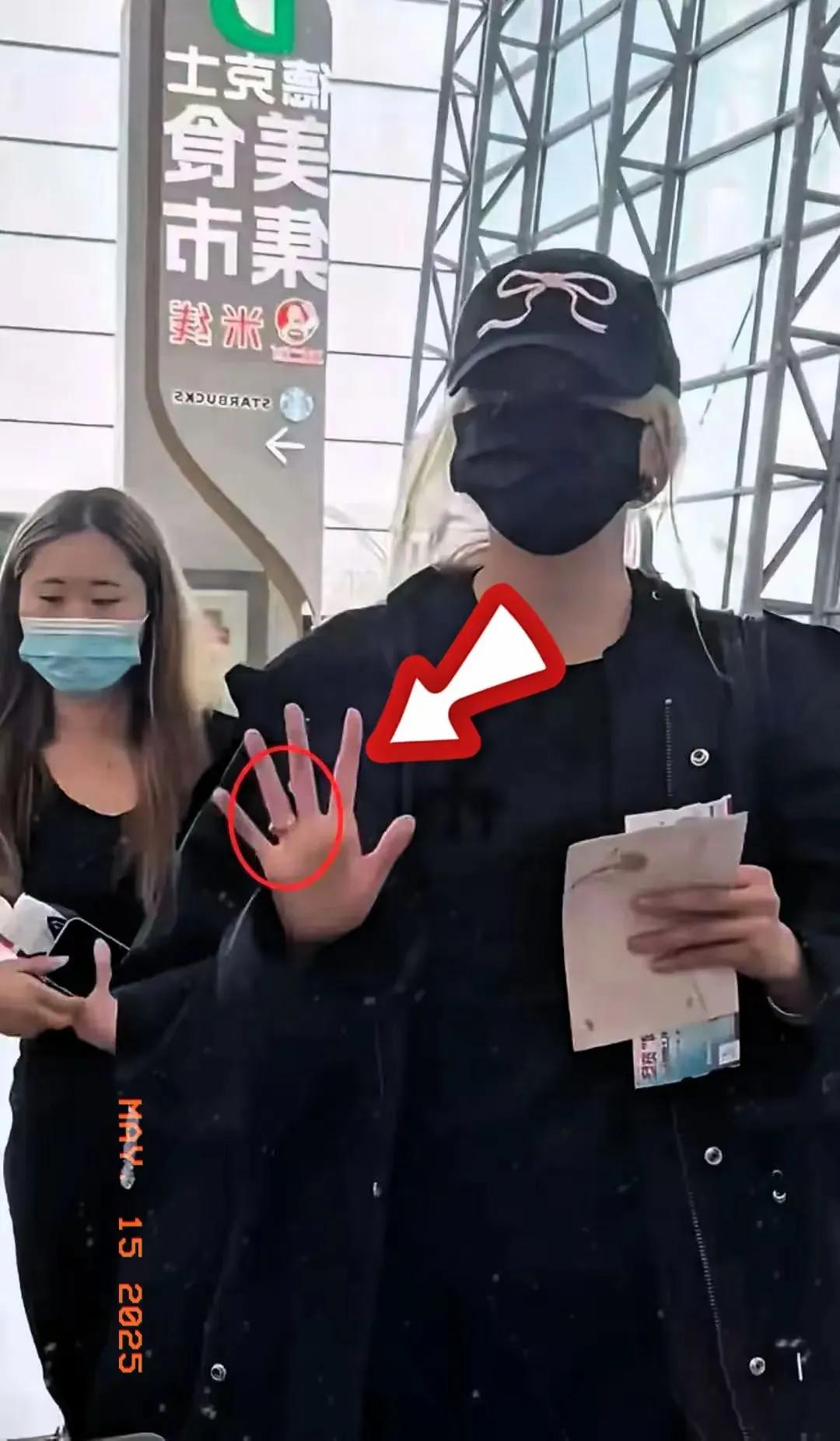 家人们，吃瓜啦！原本以为鹿晗和关晓彤这对CP稳稳当当，结果关晓彤一个视频引发轩然