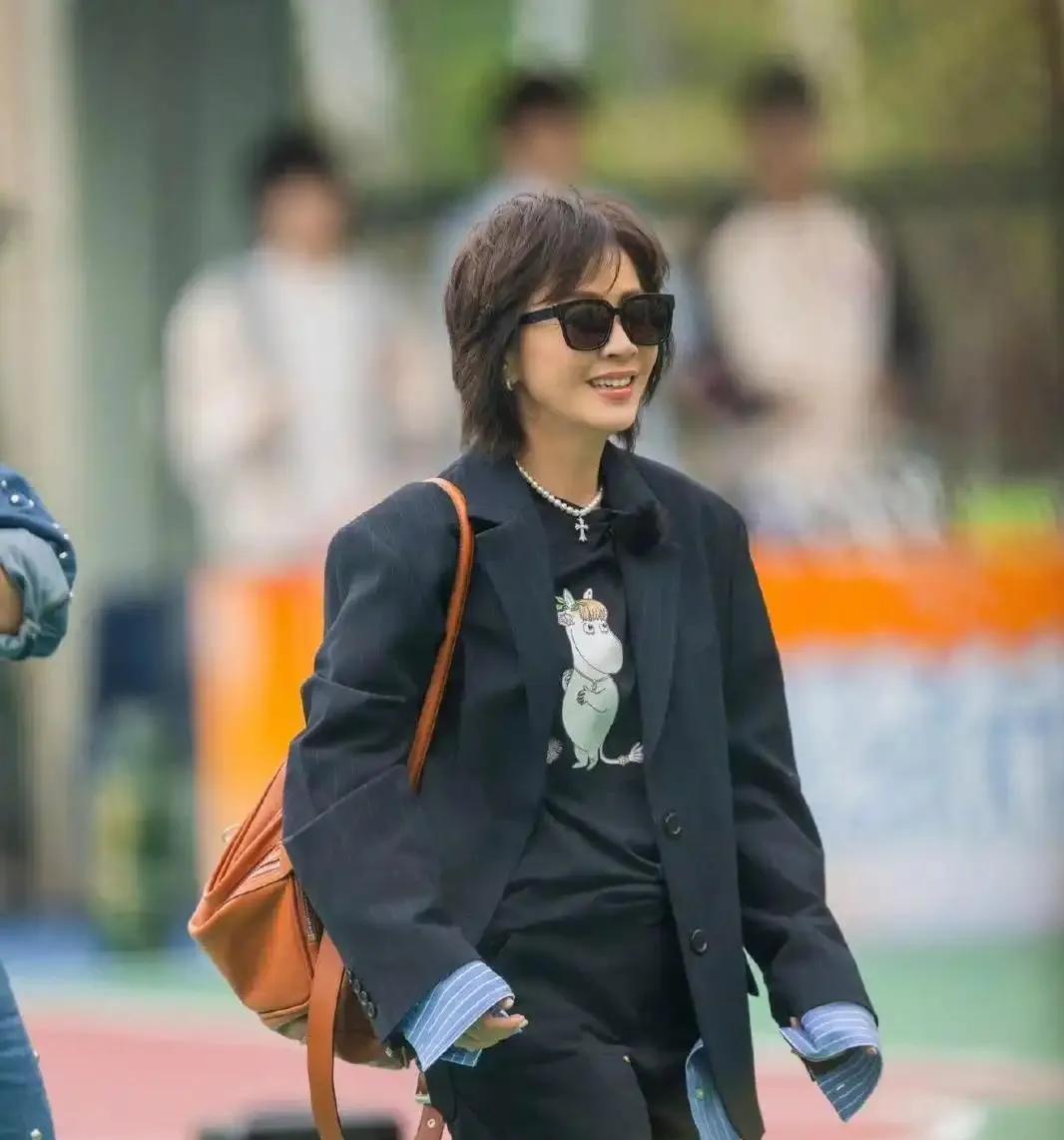 我研究了刘嘉玲很久，终于搞懂了她60岁反杀20岁的底层逻辑。她根本不是在穿搭，