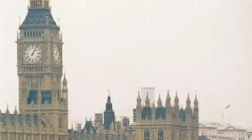 12小时！英国刚签完威士忌订单，后脚就冻结中企资产—结果中国反制快准狠，直接让伦