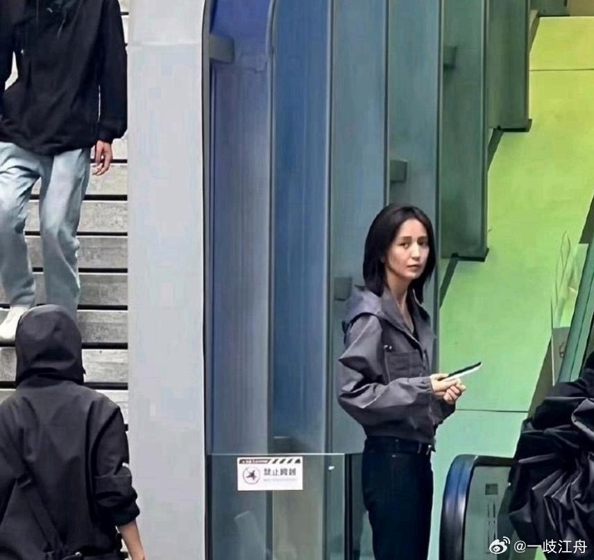 这居然是佟丽娅，这也太瘦了！！！​​​