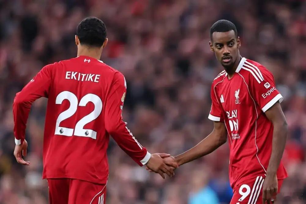 国际米兰0比1利物浦这是本赛季埃基蒂克、伊萨克第二次联袂首发。第一次是欧冠利