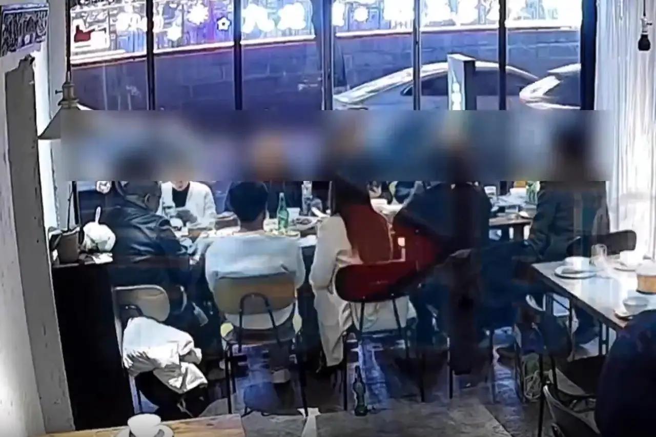 我愿意给重庆聚餐逃单这十个人买单，前提是，他们得说清楚详细的前因后果。对了，现