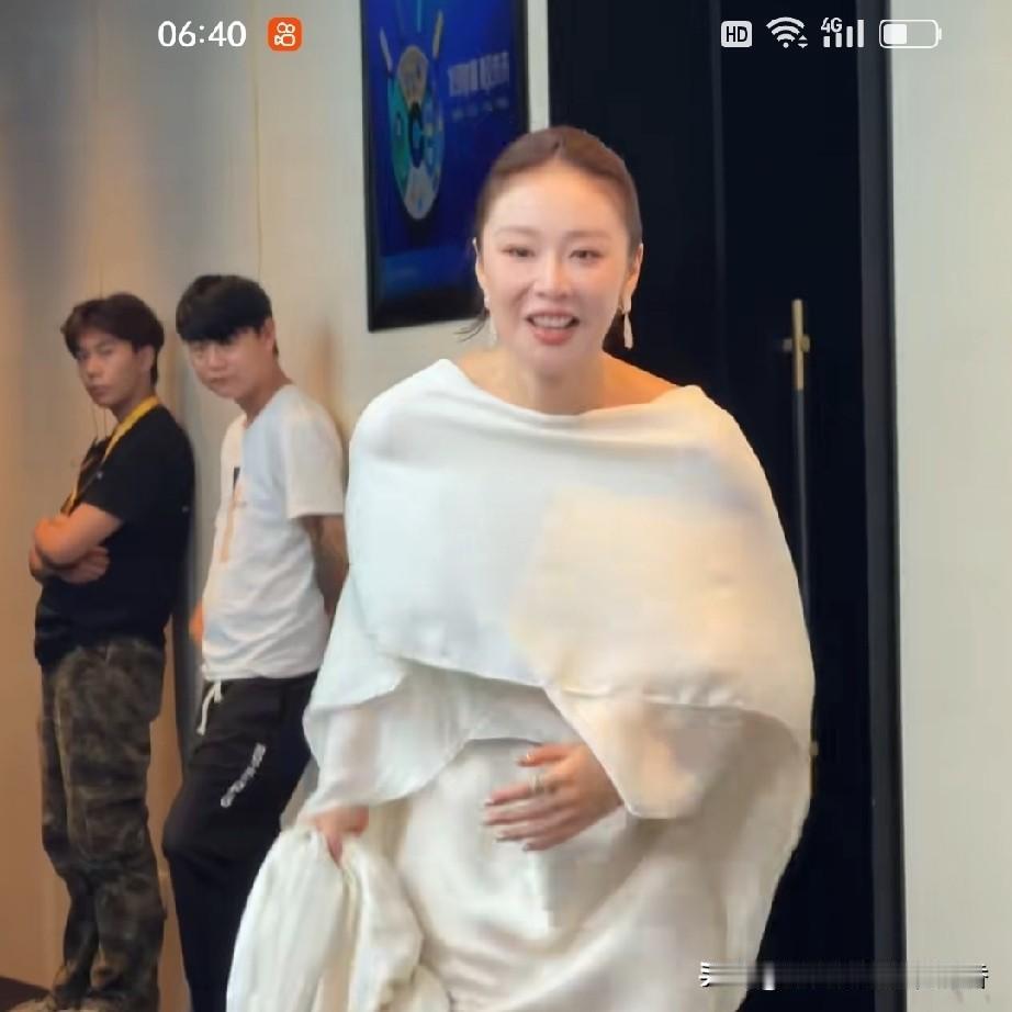 演员高叶的演技挺好的，她凭《狂飙》中的大嫂陈书婷一角爆红，同时她还是一个低调谦逊