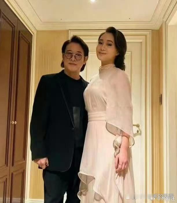 李连杰女儿像利智，但长的有点着急啊