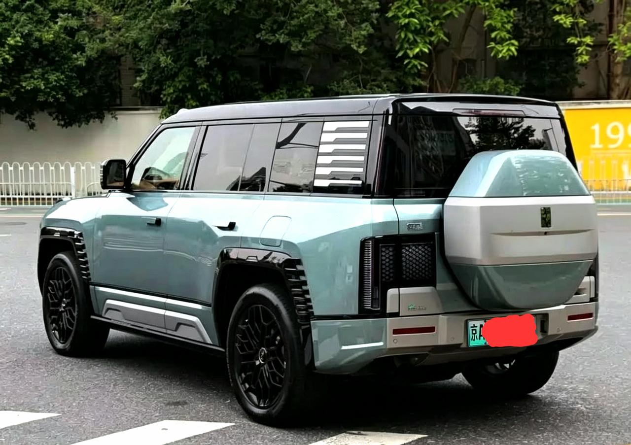 这段时间比亚迪在全球都火起来了。那么质疑仰望u8的网友朋友们，现在消停了吗？我觉