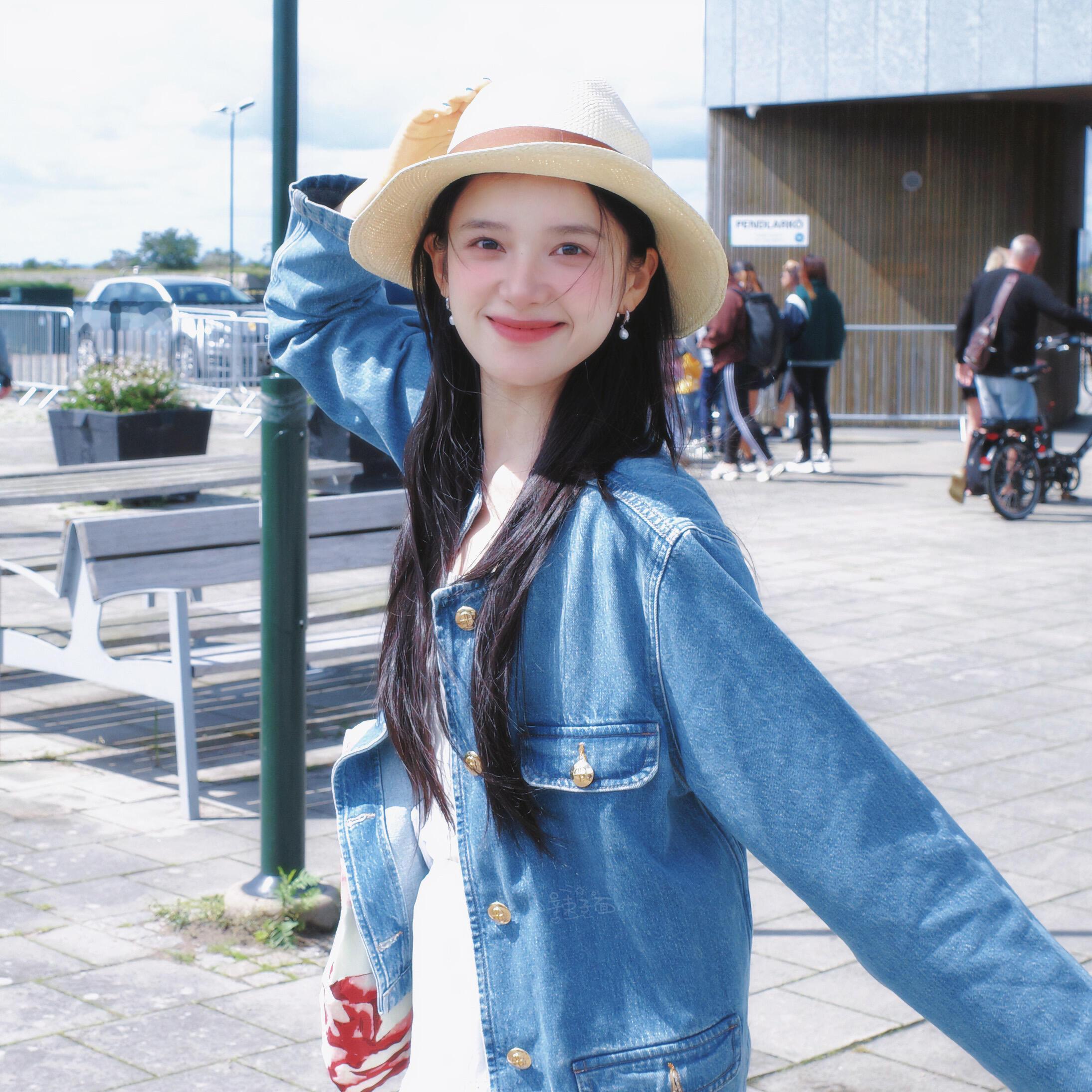 张婧仪头像｜🌤️闺蜜这才是我想拍的旅行照片！