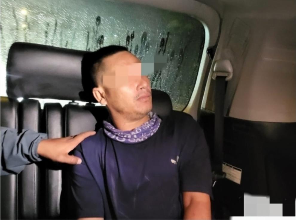 一个47岁的中国女医生，在柬埔寨自己开的诊所里，被人杀了。杀人犯捅了她3