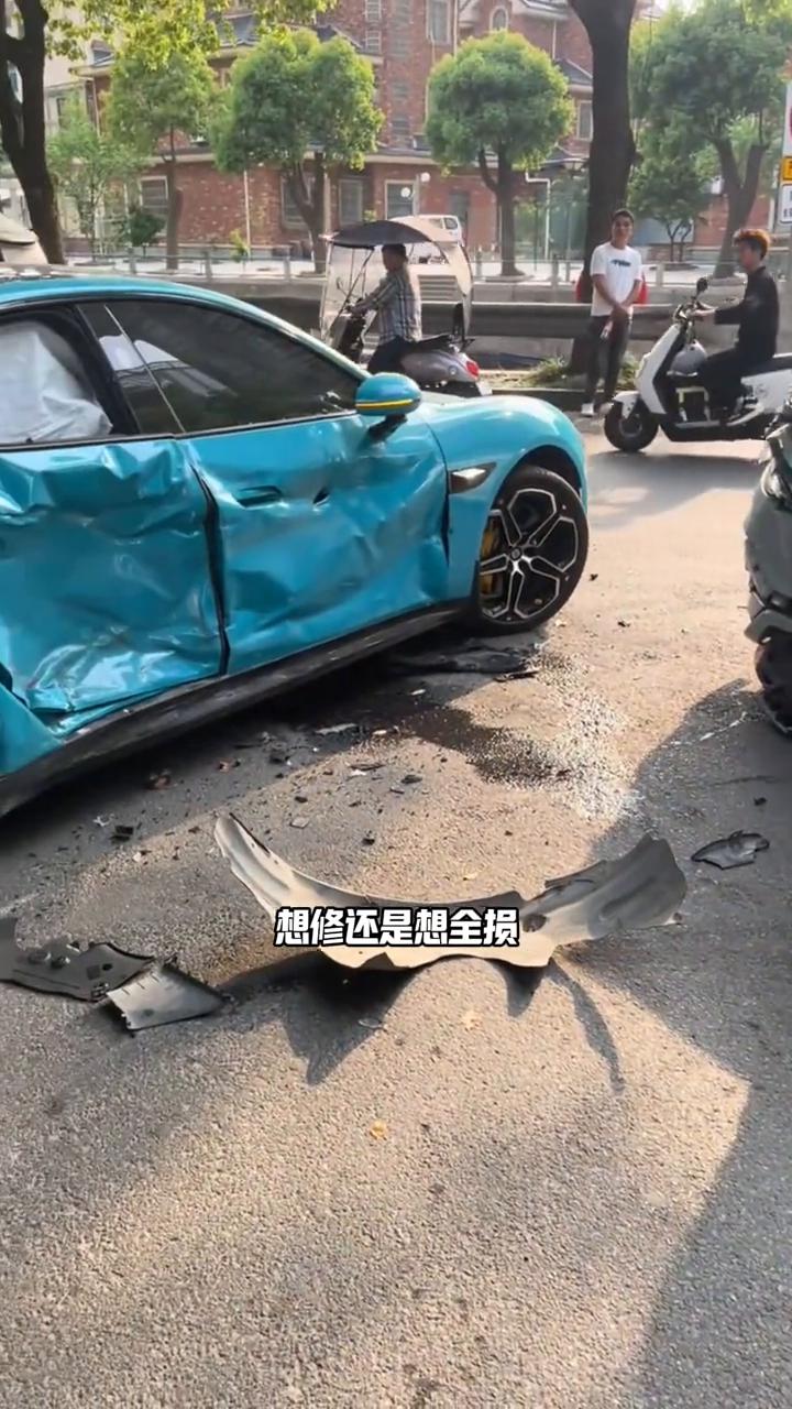 保险公司第一句话就问你想修还是想全损？别接话，这是个套。事故之后车损一大，保险公