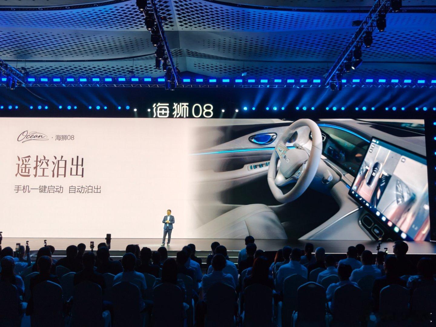海狮08定位科技旗舰SUV，8款高定车色、2款内饰色，前双叉臂后五连杆，标配云辇