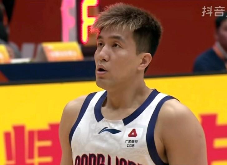 说实话：广州朗肽海本3分惜败山东高速，暂且不说裁判黑不黑，偏不偏主场山东高速？罚