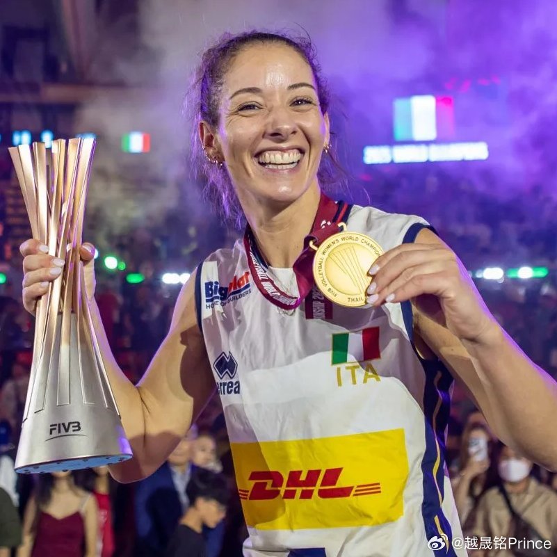 排球🎙️莫妮卡.德吉纳罗谈及贝拉斯科希望她以教练身份加入国家队教练组一事：