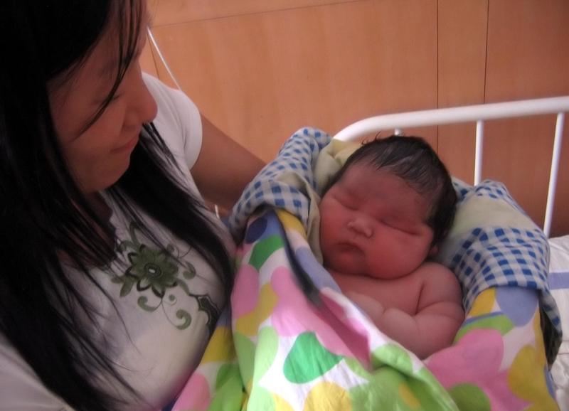 高龄产妇指年龄在35岁及以上首次怀孕或分娩的女性。随着生育观念改变，这一群体数量