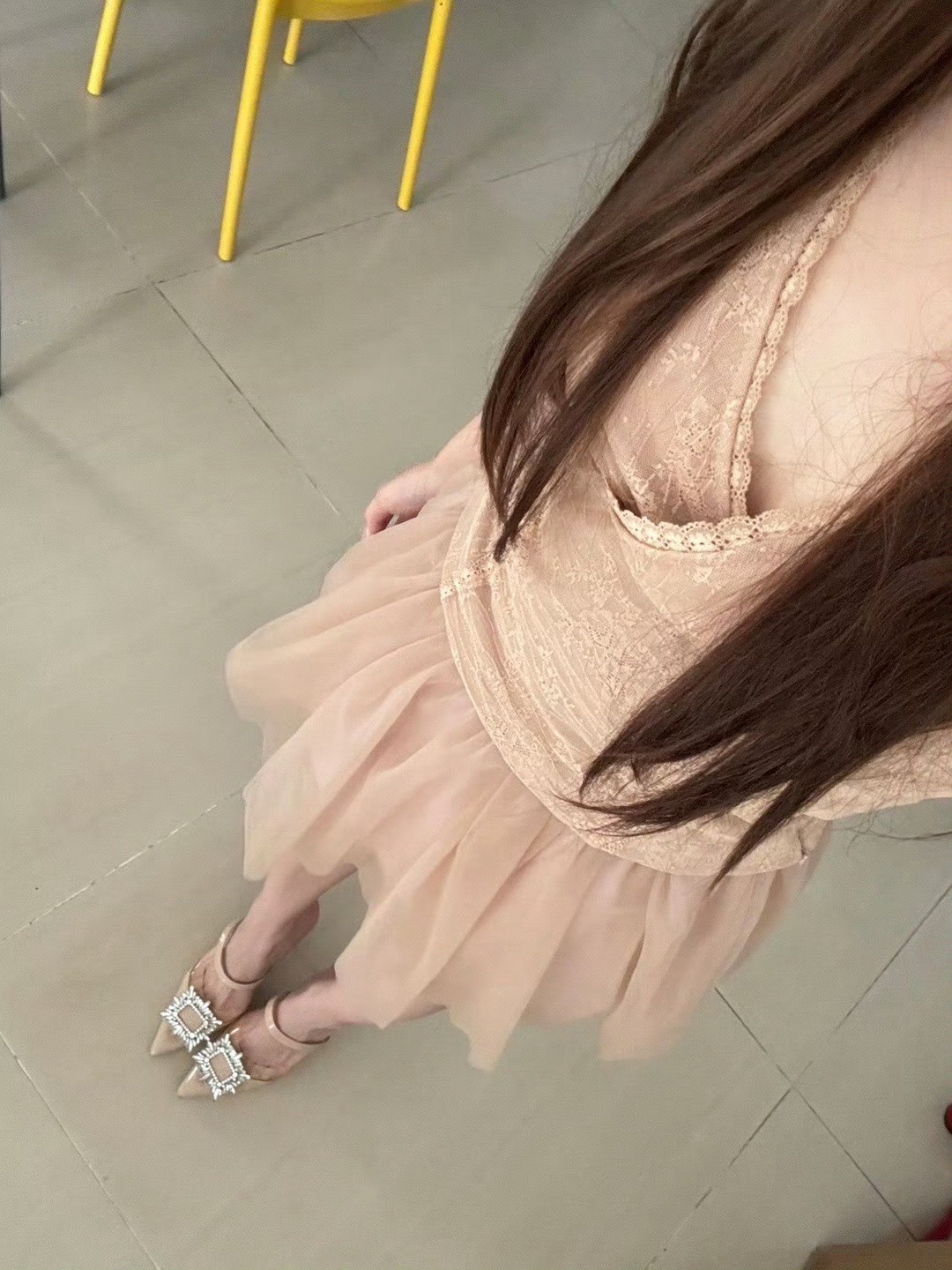 这条裙子其实搭配高跟鞋更好看[比心]​​​