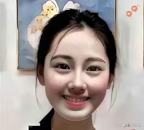 江西一小伙当兵休假,想给女友惊喜,偷偷来到她上班的地方。不料,他悄悄站到女友旁边