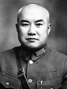 1948年，沈阳已成孤城，国民党中将周福成困守城内。他的女儿周长秀，身为地下党员