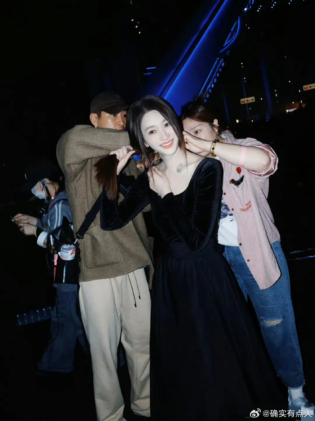 说实话，无论李小冉之前在一路繁花里，有多作多招人烦，我对她依然讨厌不起来。一是太