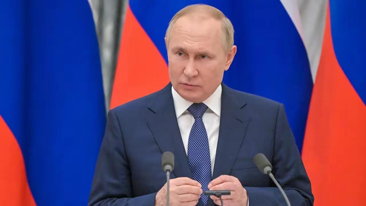 深夜俄伊抱成一团，特朗普彻底懵了，计划胎死腹中普京大半夜见了伊朗外长。就在4