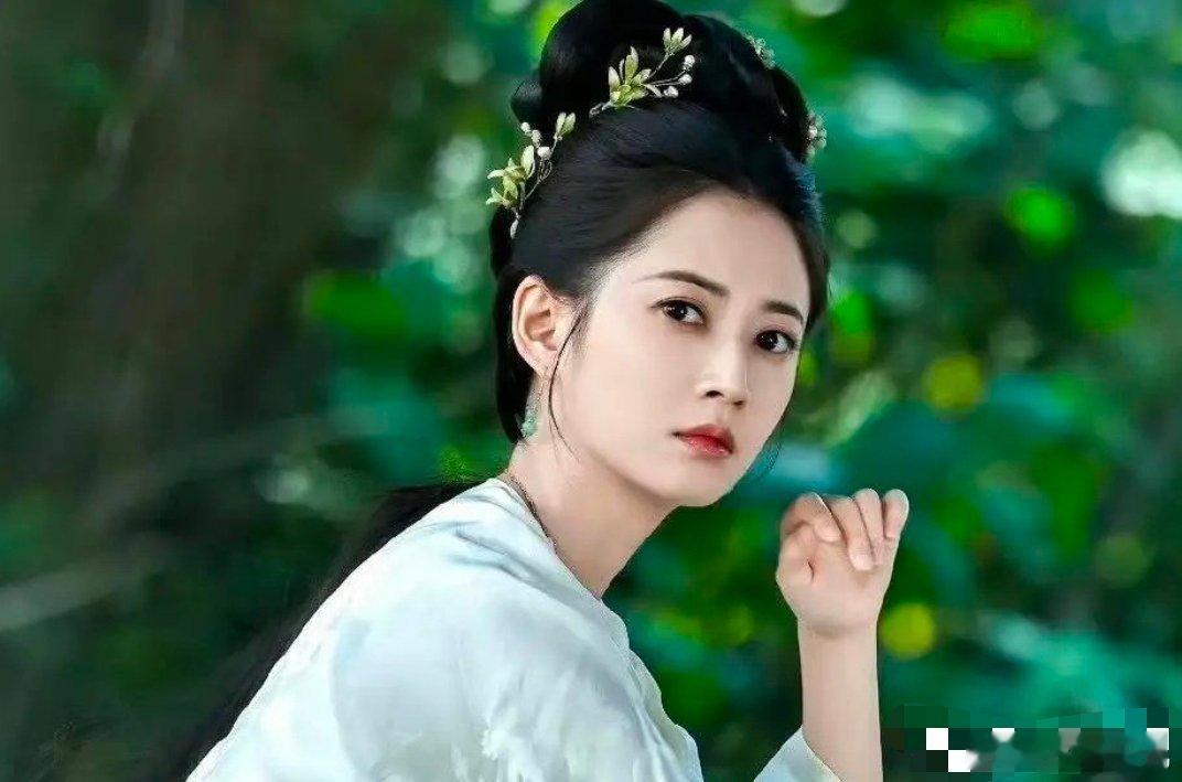 1、于正新剧官宣啦,可这消息一出来,真是让人忍不住为陈钰琪叹口气,她居然连女二都