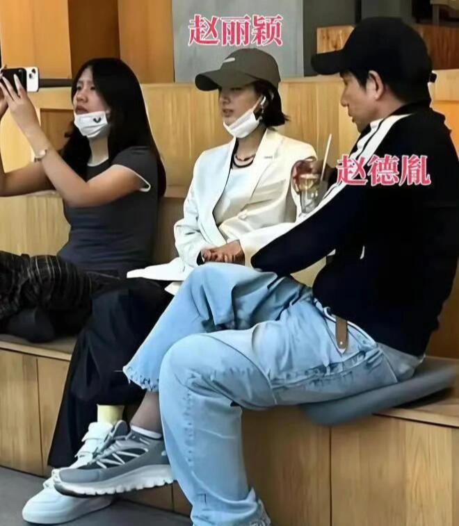 天大的好事！赵丽颖终于不用和林更新捆绑了！人家正牌男友已现庐山真面目，俩口子