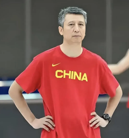 原来觉得郭士强还可以，现在看来一言难尽。1，国家队该选的人不选比如说